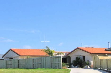 Photo of property in 42 Madeleine Terrace, Papamoa Beach, Papamoa, 3118