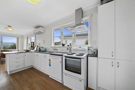 Photo of property in 6 Glen Alice Grove, Naenae, Lower Hutt, 5011