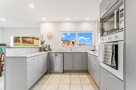 Photo of property in 90 Tauranga Place, Orewa, 0931