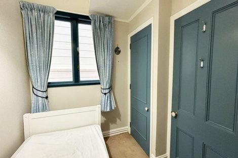 Photo of property in 92 Austin Street, Mount Victoria, Wellington, 6011