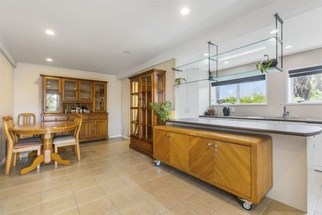 Photo of property in 9 Woodhouse Place, West Harbour, Auckland, 0618
