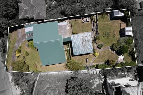 Photo of property in 25 Miles Crescent, Newlands, Wellington, 6037