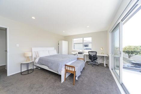 Photo of property in 140 Ruapehu Drive, Fitzherbert, Palmerston North, 4410