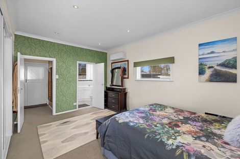 Photo of property in 28 Oxford Street, Martinborough, 5711