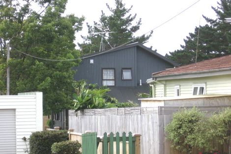 Photo of property in 1/190 Beach Haven Road, Beach Haven, Auckland, 0626