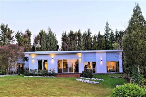 Photo of property in 1 Lakeside Terrace, Westport, 7892