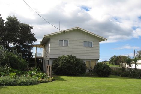 Photo of property in 16 Hall Road, Pataua North, Whangarei, 0175