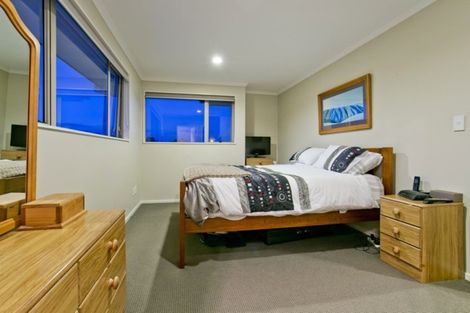 Photo of property in 24 Huntington Park Drive, Greenhithe, Auckland, 0632