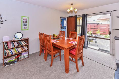 Photo of property in 2/11 Berwyn Avenue, Takanini, 2112