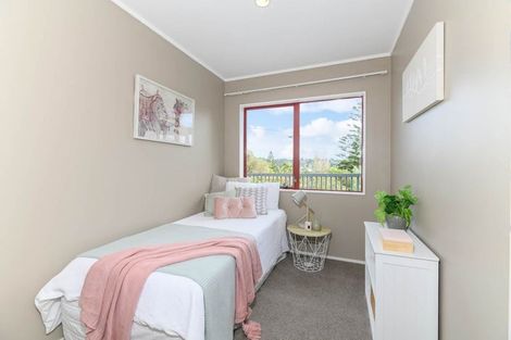 Photo of property in 17a Barron Drive, Green Bay, Auckland, 0604