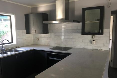 Photo of property in 2/18 Mander Place, Bucklands Beach, Auckland, 2012