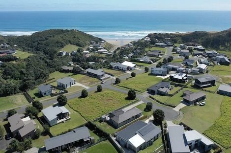 Photo of property in 2 Pipi Place, Baylys Beach, 0377