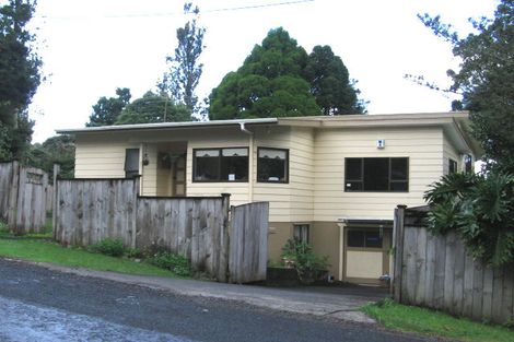 Photo of property in 12 Hollywood Avenue, Titirangi, Auckland, 0604