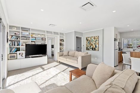 Photo of property in 1/22 Malters Place, Browns Bay, Auckland, 0630