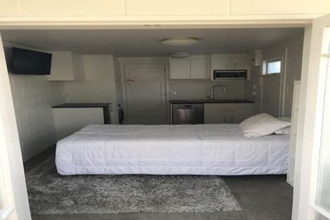 Photo of property in 2/6 Saltburn Road, Milford, Auckland, 0620