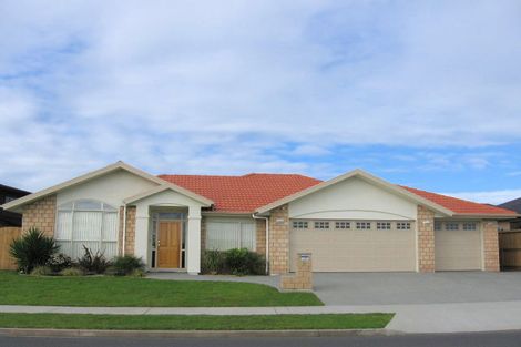 Photo of property in 5 Bronwylian Drive, Flat Bush, Auckland, 2016