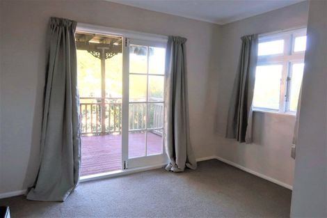 Photo of property in 58 Hungerford Road, Houghton Bay, Wellington, 6023