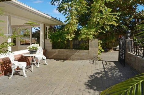 Photo of property in 2/20 Saint Peters Street, Northcote, Auckland, 0627