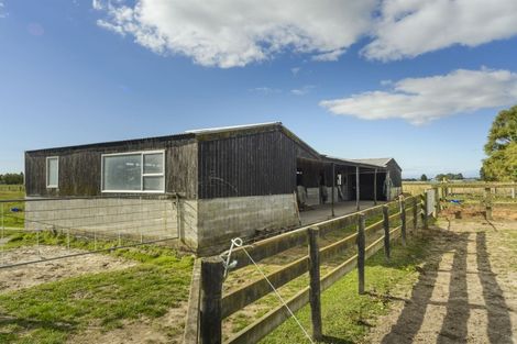 Photo of property in 72 Aranui Road, Kairanga, Palmerston North, 4475