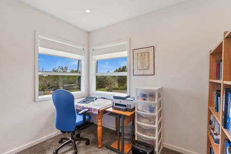 Photo of property in 32 Ketemaringi Way, Manakau, Levin, 5573