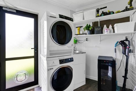 Photo of property in 1 Tainui Terrace, Inglewood, 4330