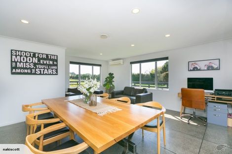 Photo of property in 563 Richmond Road, Lepperton, New Plymouth, 4373