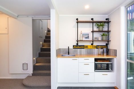 Photo of property in 2 Convent Road, Bluff Hill, Napier, 4110