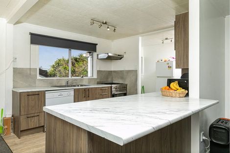 Photo of property in 11 Landsdale Place, Massey, Auckland, 0614