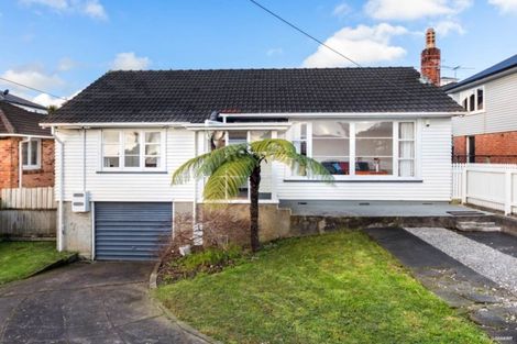Photo of property in 68 Staveley Avenue, Mount Roskill, Auckland, 1041