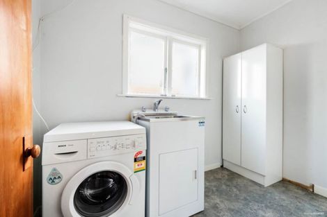 Photo of property in 68 Staveley Avenue, Mount Roskill, Auckland, 1041