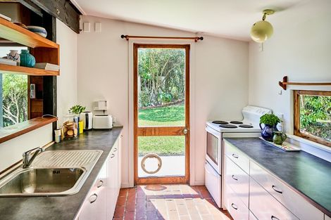 Photo of property in 65 Howard Road, Point Howard, Lower Hutt, 5013