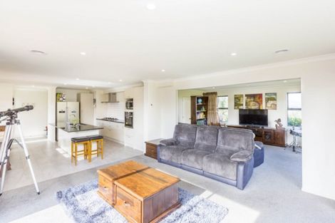 Photo of property in 24 Mount Marua Way, Timberlea, Upper Hutt, 5018