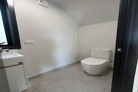Photo of property in 43 Savoy Road, Glen Eden, Auckland, 0602
