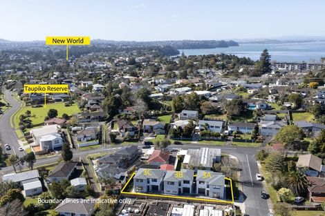 Photo of property in 3a Pendlebury Street, Green Bay, Auckland, 0604