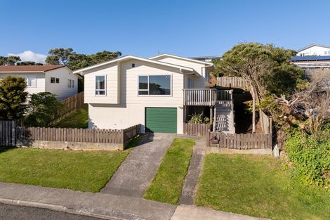 Photo of property in 74 Horokiwi Road West, Newlands, Wellington, 6037