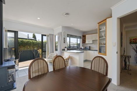 Photo of property in 6 Whalers Rise, Whalers Gate, New Plymouth, 4310