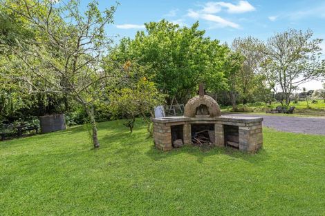 Photo of property in 611 Awhitu Road, Pollok, Waiuku, 2683