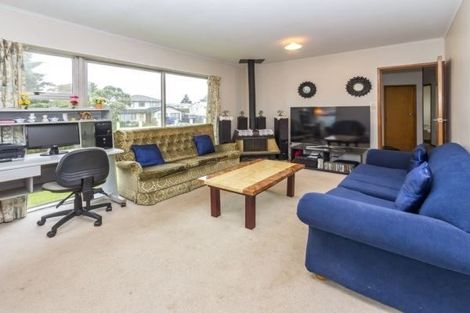 Photo of property in 2 Heyford Close, Mangere, Auckland, 2022