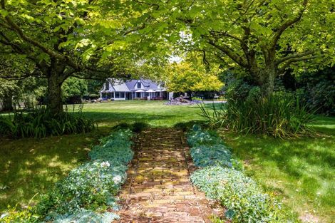 Photo of property in 48 Kairau Road West, Sentry Hill, New Plymouth, 4373