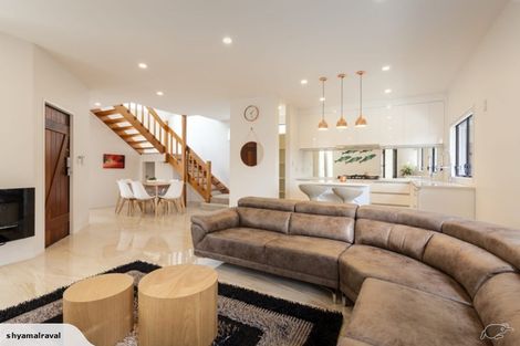 Photo of property in 2 George Laurenson Lane, Mount Roskill, Auckland, 1041