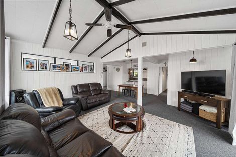 Photo of property in 13 Romney Place, Manurewa, Auckland, 2102