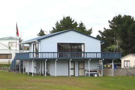 Photo of property in 96 Ocean Beach Road, Tairua, 3508