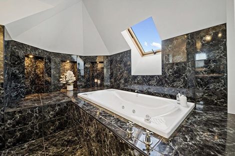 Photo of property in 3 Onemana Way, Te Atatu Peninsula, Auckland, 0610