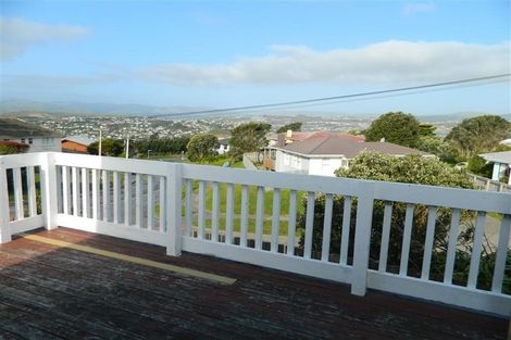 Photo of property in 2 Rakihau Place, Titahi Bay, Porirua, 5022