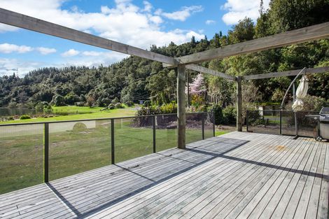 Photo of property in 33 Tombleson Road, Lake Rotoma, Rotorua, 3074