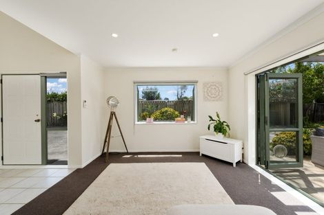 Photo of property in 33 Woodford Avenue, Henderson, Auckland, 0610