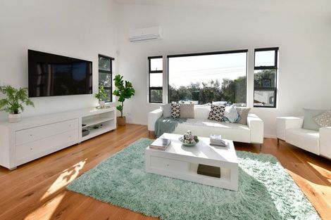 Photo of property in 25 Roberts Road, Matakatia, Whangaparaoa, 0930