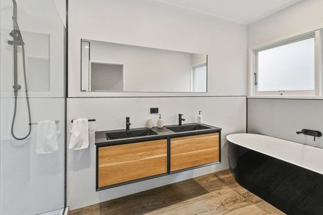 Photo of property in 18a Hillcrest Grove, Hillpark, Auckland, 2102