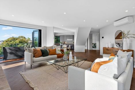 Photo of property in 1a Prestige Place, Castor Bay, Auckland, 0620