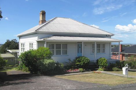 Photo of property in 1/319 Glenfield Road, Glenfield, Auckland, 0629
